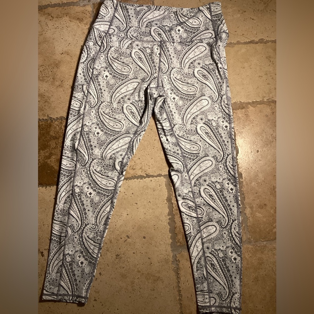 Vera Bradley High Waist Leggings Pocket Size XL/TG Citrus Paisley Gray NEW
O1